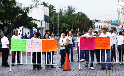 Profesores exigen pago de adeudos de gobierno de Duarte