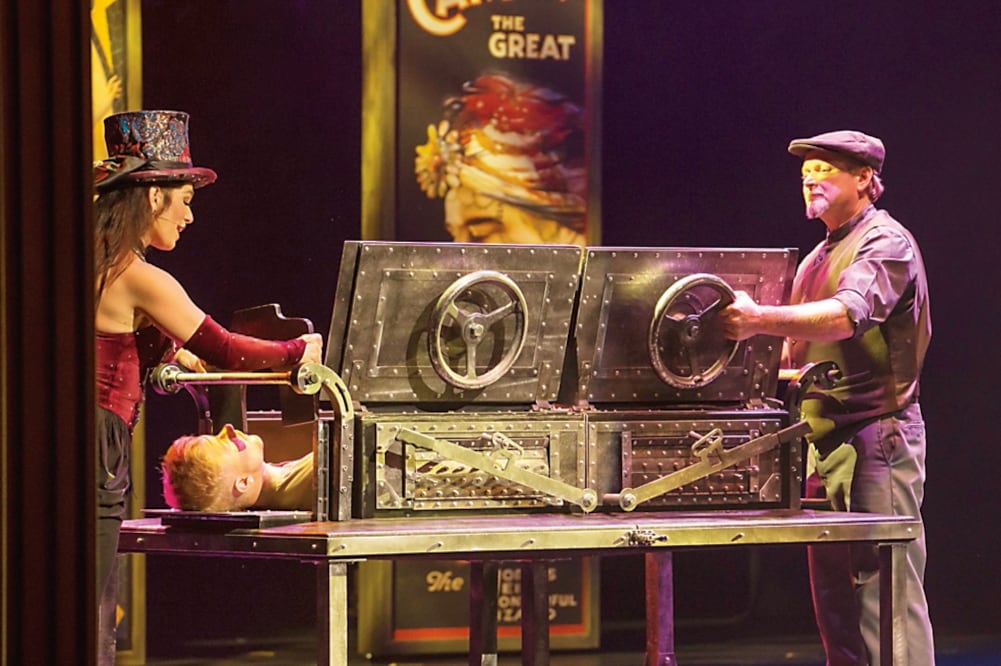 El espectáculo está basado en la época dorada de la magia, hace casi un siglo, con diversas rutinas que buscarán sorprender (CRISTOPHER ROGEL BLANQUET, VALENTE ROSAS, JUAN CARLOS REYES. EL UNIVERSAL)