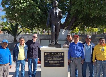 Develan escultura de Benito Juárez en municipio poblano; es réplica de una de las 32 estatuas encargadas por Porfirio Díaz
