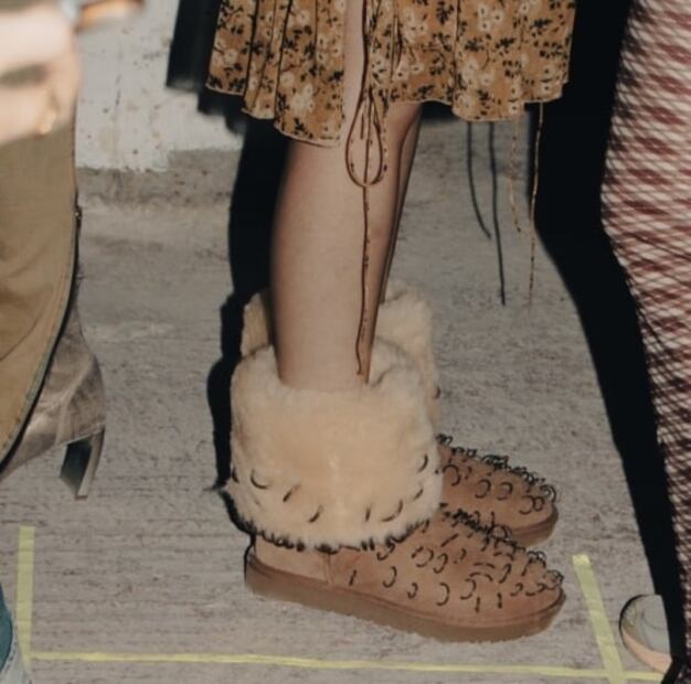 Las botas de Dua Lipa con argollas que todas vamos a querer 