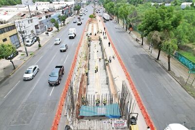 Colocan losa para el carril confinado de la nueva Línea 5 del Mexibús