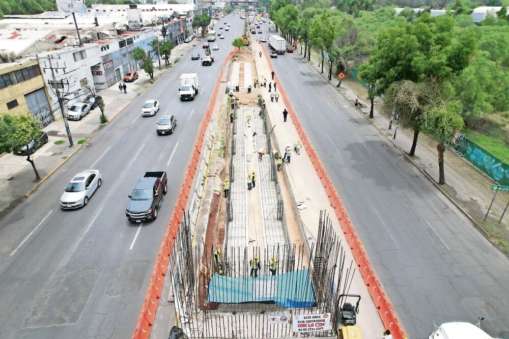 Los obras en el carril de la Línea 5 del Mexibús avanzan a la altura de la avenida Radial Toltecas. Foto: Gisela González Granados/ EL UNIVERSAL