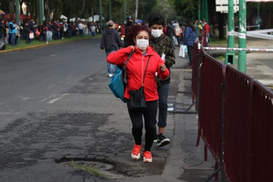 Fotos. Con caretas, gel antibacterial y cubrebocas, así se aplica el examen de Comipems