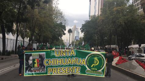 Marchan campesinos por Reforma rumbo al Zócalo