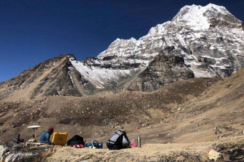 Nepal y China establecen que el Everest mide 8 mil 848 metros con 86 centímetros