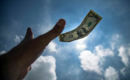Dólar al menudeo cierra con alza de 13 centavos