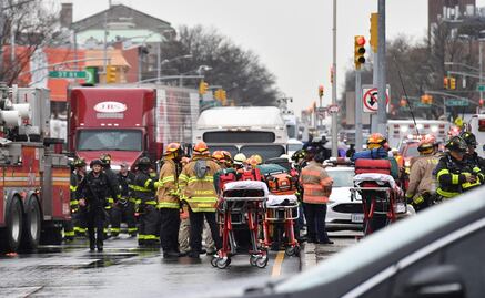Suman 13 heridos, al menos 5 de ellos por arma de fuego, tras tiroteo en metro de Nueva York