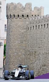 Hamilton domina Azerbaiyán