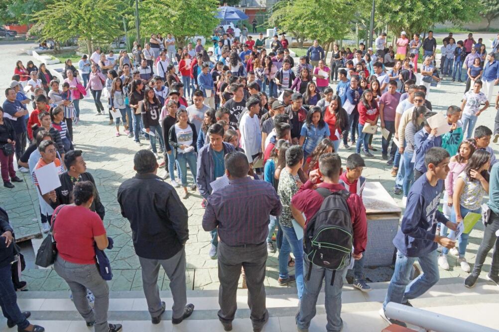 Becas retienen a 30% más alumnos en universidades