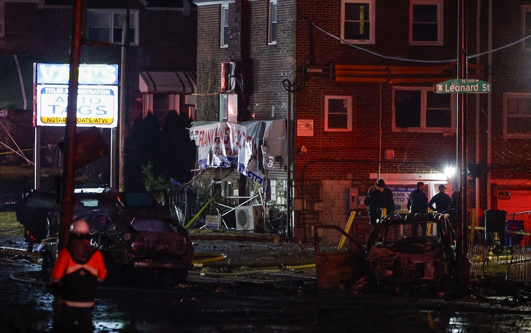 Imagen del accidente aéreo en Philadelphia en donde murieron 6 mexicanos, el 31 de enero de 2025. Foto: AP