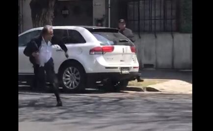 Video. Hombre corre para salvarse de asalto... y de un balazo
