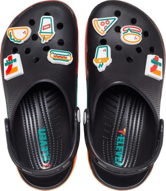 Crocs y 7-Eleven se unen en una nueva colección muy divertida