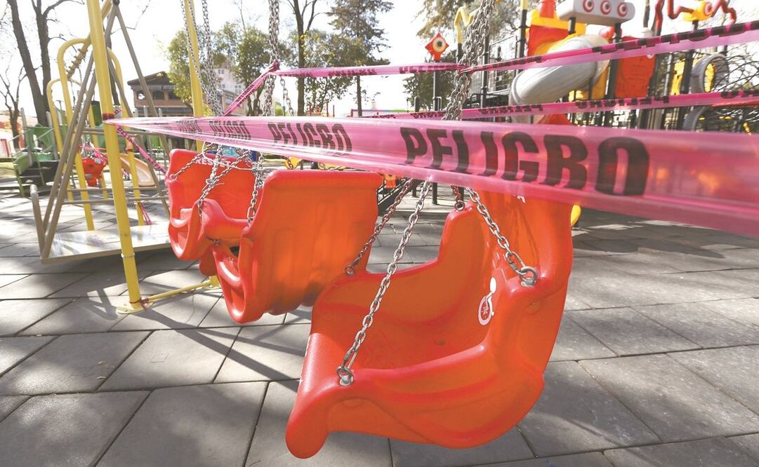 Pedro Landeros lamentó que a pesar de que fueron rodeados con cintas de peligro, personas continuaron utilizando los juegos. Foto: JORGE ALVARADO. EL UNIVERSAL