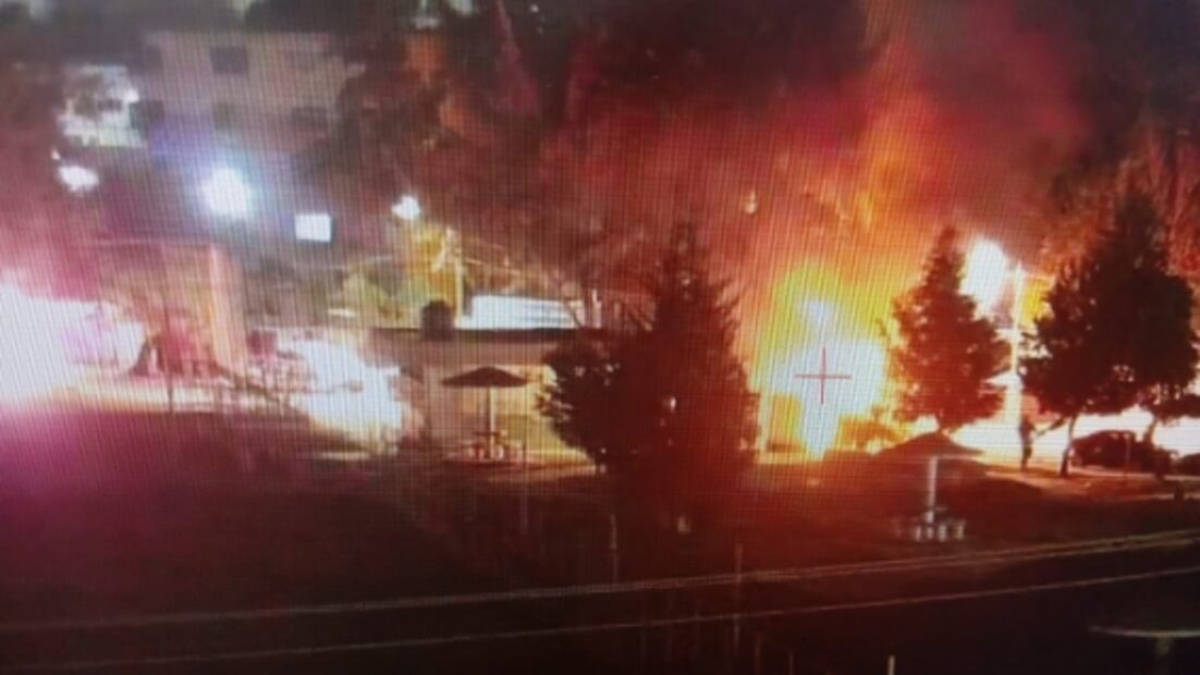 Incendian dos patrullas de la policía de Ecatepec  
