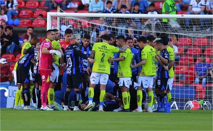 Emiliano Gómez, jugador del Club Puebla se convulsiona en plena cancha; compañeros y rivales fueron en su ayuda