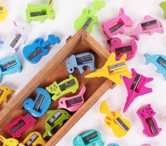 Resistol y colores Blanca Nieves, el hilo de los útiles viejos que se hace viral