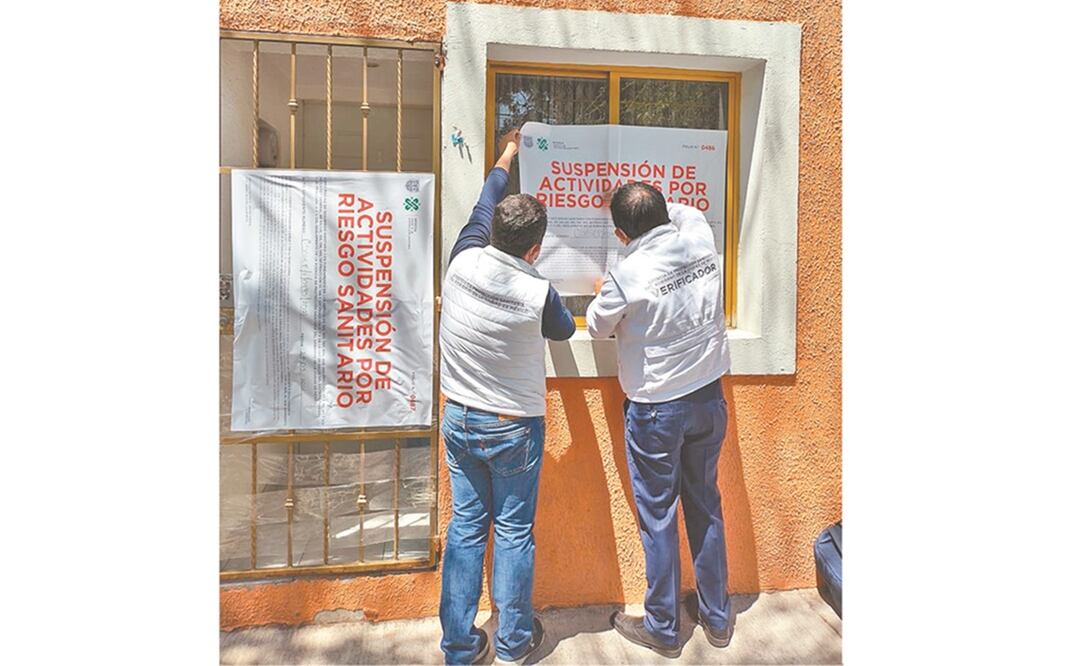 Personal de Verificación Sanitaria colocó sellos de suspensión en la clínica ubicada en la colonia Portales Oriente, en Benito Juárez. Foto: ESPECIAL