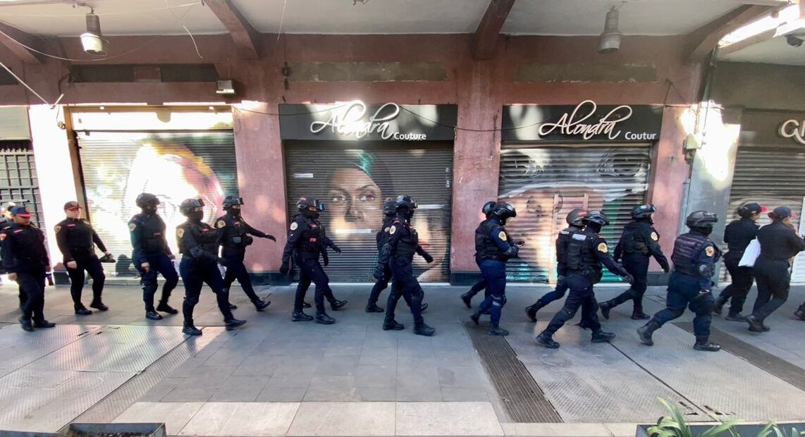 Mujeres policías de CDMX son desplegadas en el primer cuadro para resguardar la marcha del 8M. Foto: Alberto Acosta / EL UNIVERSAL
