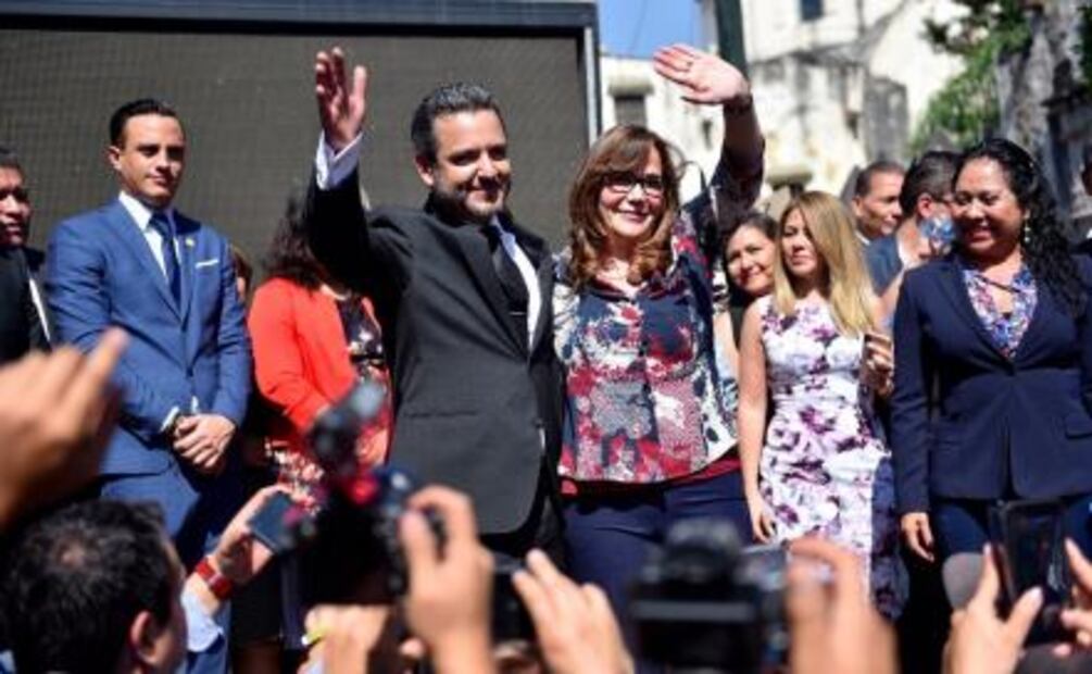 Presidente municipal de Cuernavaca toma protesta en la calle