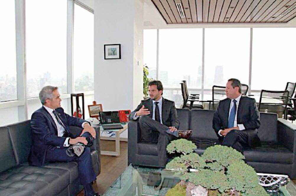 El jefe de gobierno, Miguel Ángel Mancera; el titular de Semarnat, Rafael Pacchiano, y el gobernador Eruviel Ávila se reunieron ayer (IMAGEN TOMADA DE TWITTER)