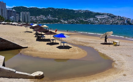 FOTOS: Playa, agua y lodo en plenas vacaciones de verano en Acapulco