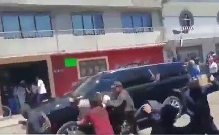 VIDEO. Con piedras y botellas, corren a alcaldesa de Texmelucan por colapso de tanque de agua