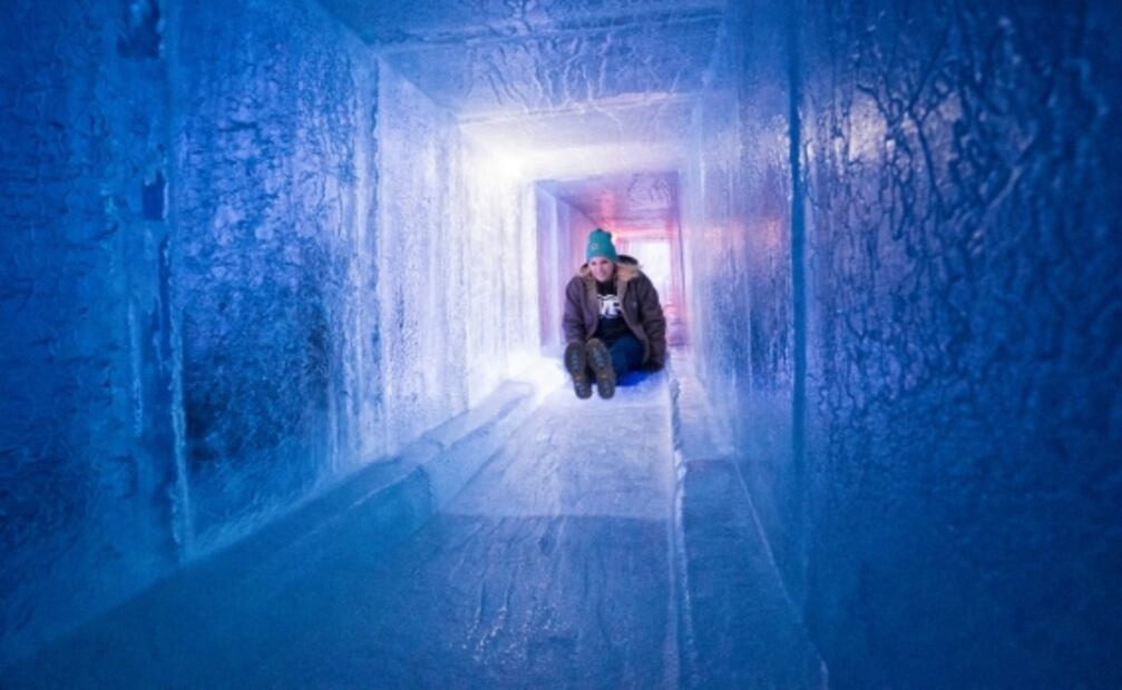 Ice Castles: conoce los castillos de hielo con resbaladillas y túneles