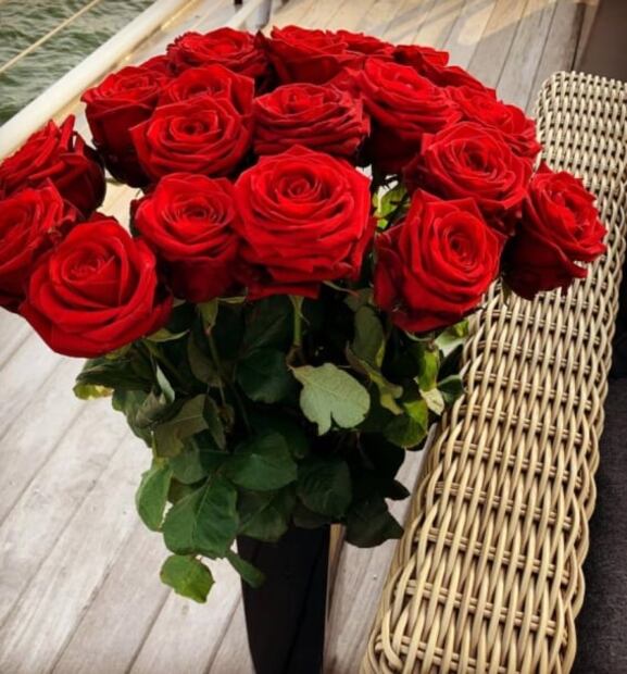 ¡Avril Lavigne se compromete! Así fue el romántico momento en París