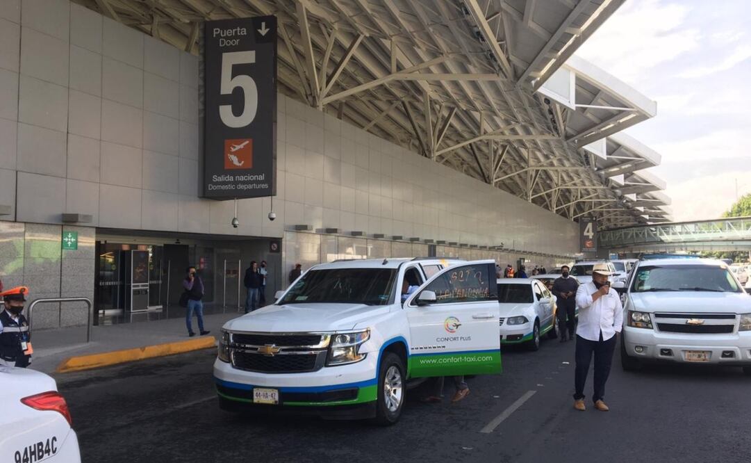 AICM inicia mesas de trabajo con taxistas. Foto: Archivo