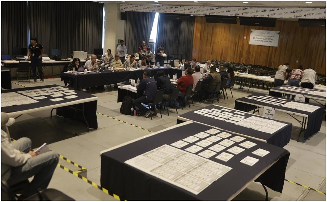 En entrevista Amalia Pulido, presidenta del Instituto Electoral del Estado de México, dijo que han entregado 14 constancias de mayoría a candidatos a diputados locales y 43 a candidatos a presidentes municipales, demarcaciones en los que ya concluyeron el cómputo de actas y se materializó su triunfo. Foto: Jorge Alvarado / EL UNIVERSAL