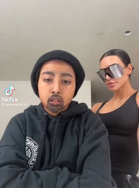 North, hija de Kim Kardashian, se disfraza de su padre Kanye West y el resultado es sorprendente