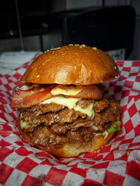 Chicago Bernie's Beef Bike ofrece una gran variedad de hamburguesas y tamaños. Foto: Instagram @chicagobernies