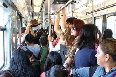 Metro: un vagón rosa muy rudo