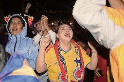 Colombianos hacen fiesta en el Fan Fest del Zócalo