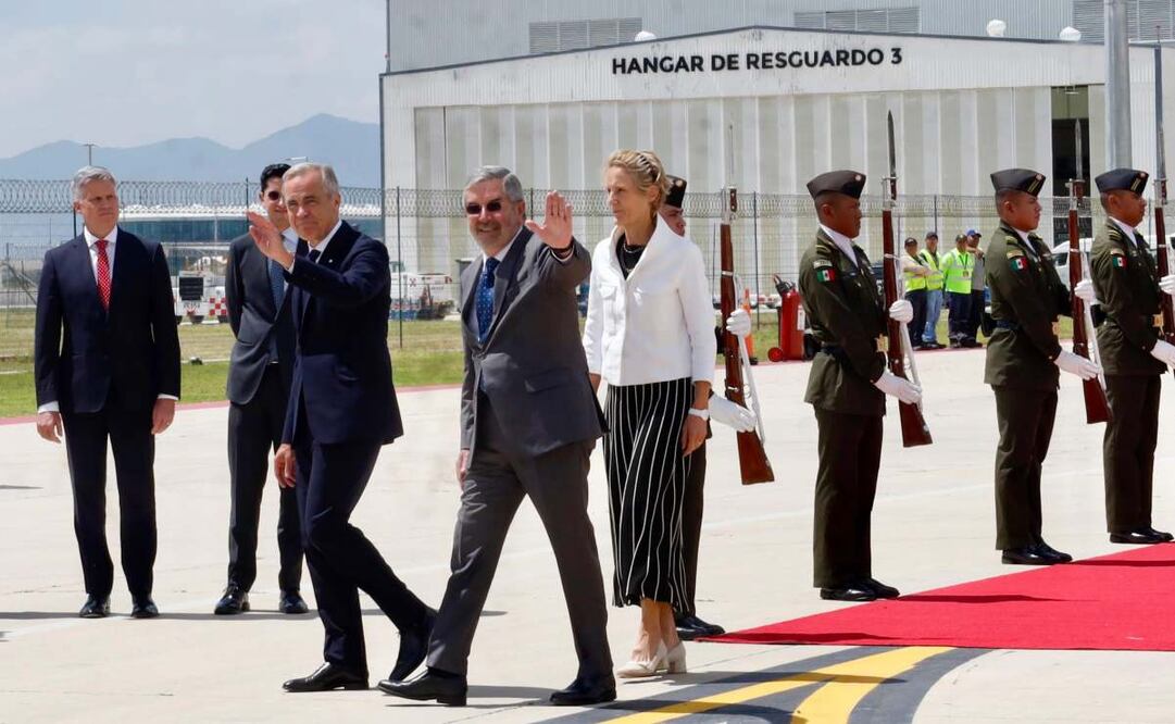 Canciller De la Fuente recibe en el AIFA a primer ministro de Canadá, Mark Carney. Foto: SRE