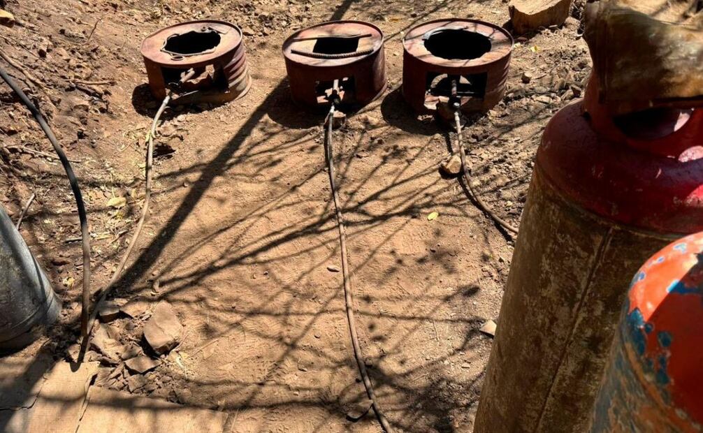 Se cumplimentó una orden de cateo en Tamazula, Durango, donde se desmanteló un laboratorio para la producción de drogas sintéticas. Foto: Especial