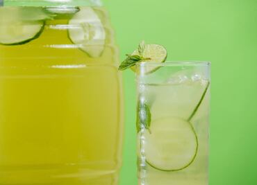 Dale la vuelta a la típica agua de limón con esta receta