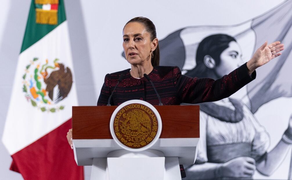 La Presidenta dijo que debe ser Gerardo Fernández Noroña, líder del Senado, quien debe explicar el por qué viajo en primera clase a Francia para una reunión del parlamento europeo, dijo que prefiere no meterse en la polémica y recordó que ella viaja en clase turista. Foto: Hugo Salvador / EL UNIVERSAL