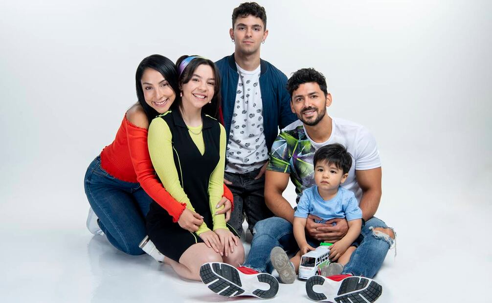 María Chacón y Miguel Martínez en su faceta de padres. Foto: Televisa.