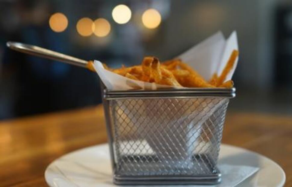 Los daños que causa comer papas fritas en exceso