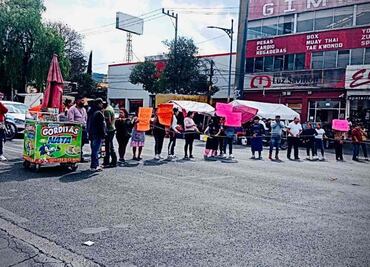 Vendedores ambulantes bloquean circulación de la México-Cuernavaca; rechazan ser reubicados en mercado de Tlalpan