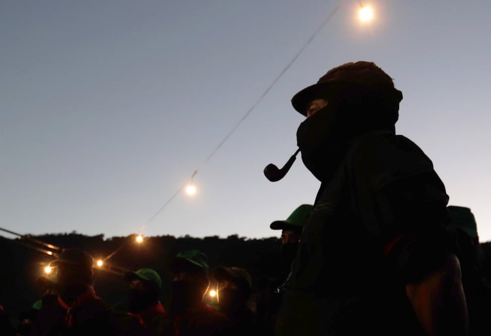 Sub comandante Galeano supervisa a elementos del Ejercito Zapatista de Liberacion Nacional (ARCHIVO. EL UNIVERSAL)
