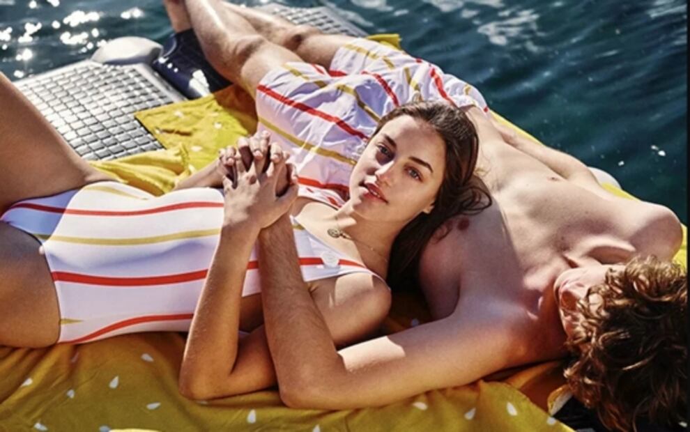 McDonald’s lanza de trajes de baño hechos con popotes reciclables