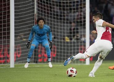 Guillermo Ochoa se queda fuera de la Champions League