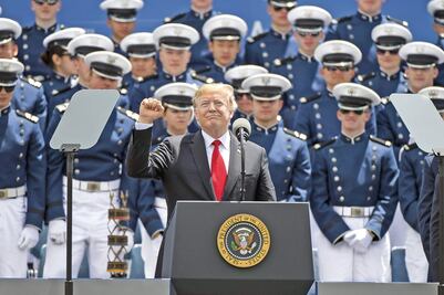 Trump a México: paran migrantes o guerra comercial