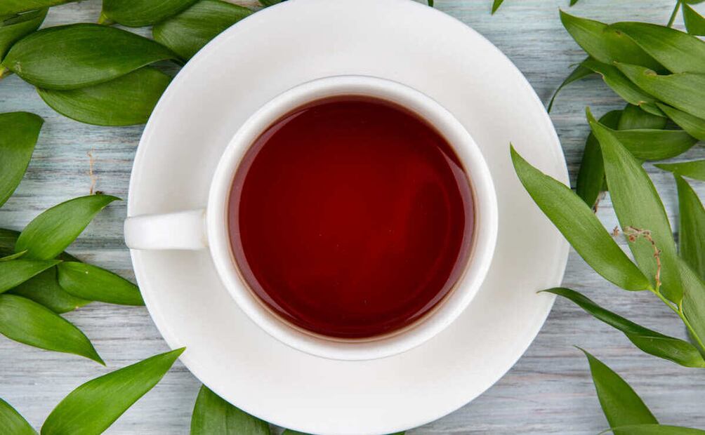 Infusión de hojas de guayaba, cardamono, anís y clavo. Foto: Freepik
