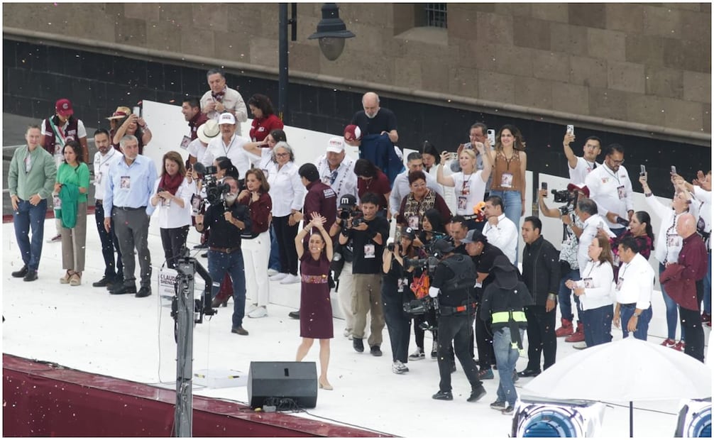 Claudia Sheinbaum inicia el cierre de campaña en el Zócalo de la CDMX junto a otros candidatos a gubernaturas. Foto: Carlos Mejía/EL UNIVERSAL