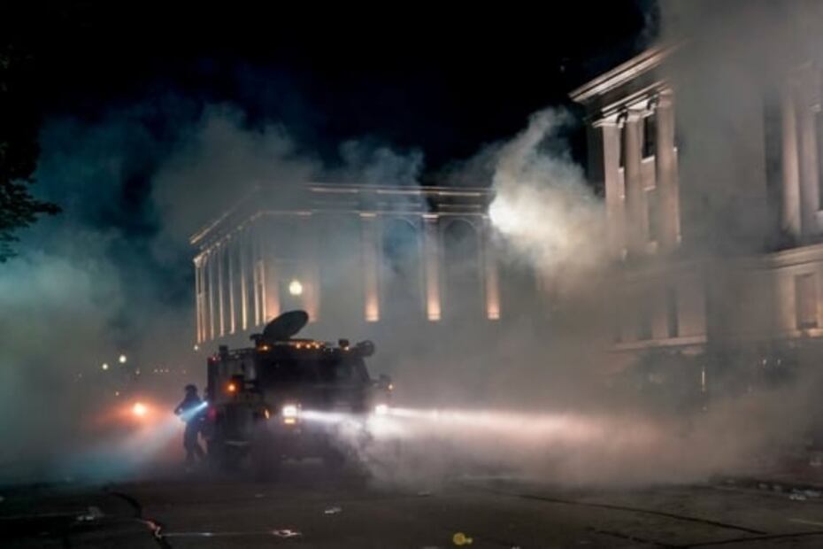 Segunda noche de protestas en Wisconsin por agresión contra afroamericano