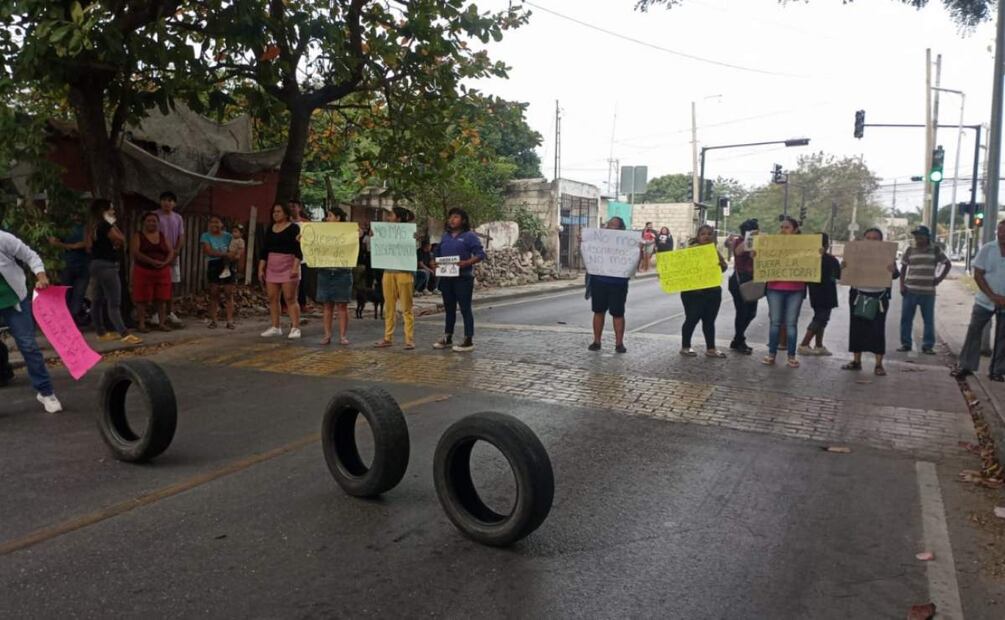 Manifestación de padres de familia de preescolar “Miguel Cervantes” en Yucatán (31/01/2025). Foto: Especial