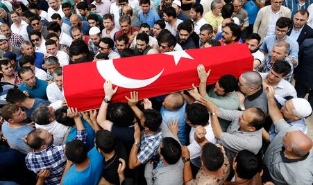 Suman 44 muertos por atentado en Estambul